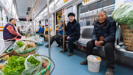 Comment le métro de Chongqing offre des commodités aux agriculteurs locaux