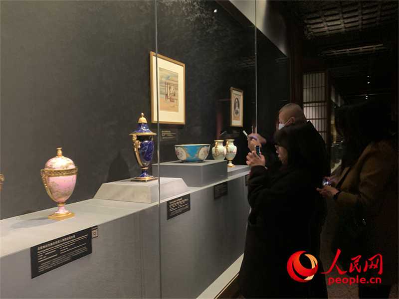 Ouverture d'une exposition sur les échanges entre la Chine et la France aux XVIIe et XVIIIe siècles à Beijing